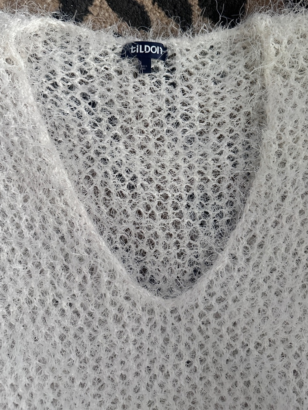 Nordstroms Tilden Fuzzy Eyelash White Opal V-Neck Sweater - NWT - Size S - Picture 3 of 9